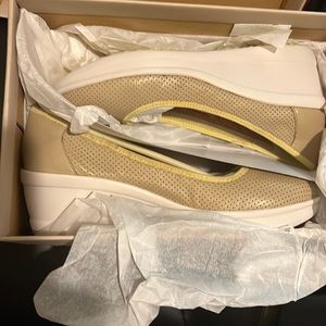 7 1/2 m easy spirit anti gravity/new in box, never worn!